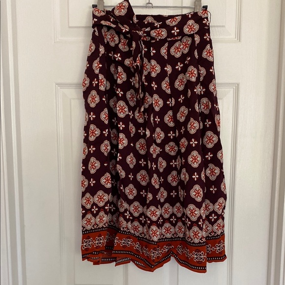 NWT TALBOTS PETITES VISCOSE FIT AND FLARE MIDI SKIRT 0P - Picture 4 of 6